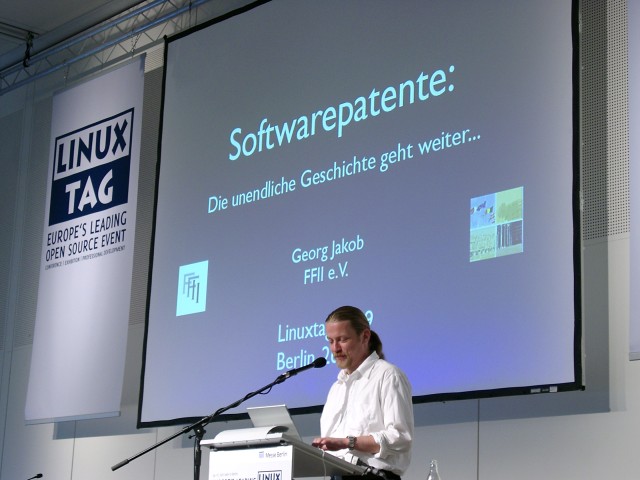 http://su2.info/d/ffii/090626_linuxtag/06260002_linuxtag09_vortrag_gjakob.jpg